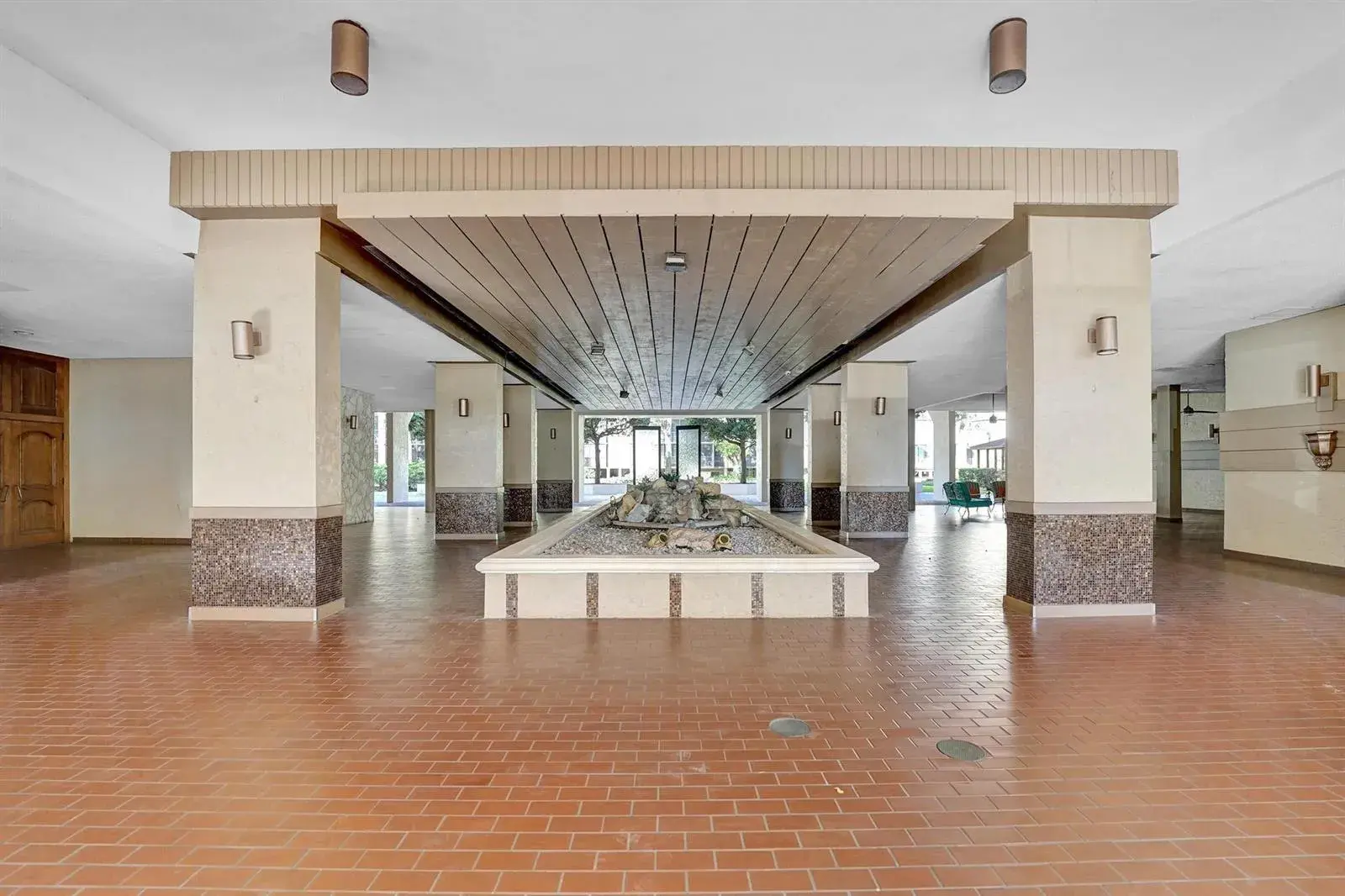 2802 N 46th Avenue # B318, Hollywood FL 33021