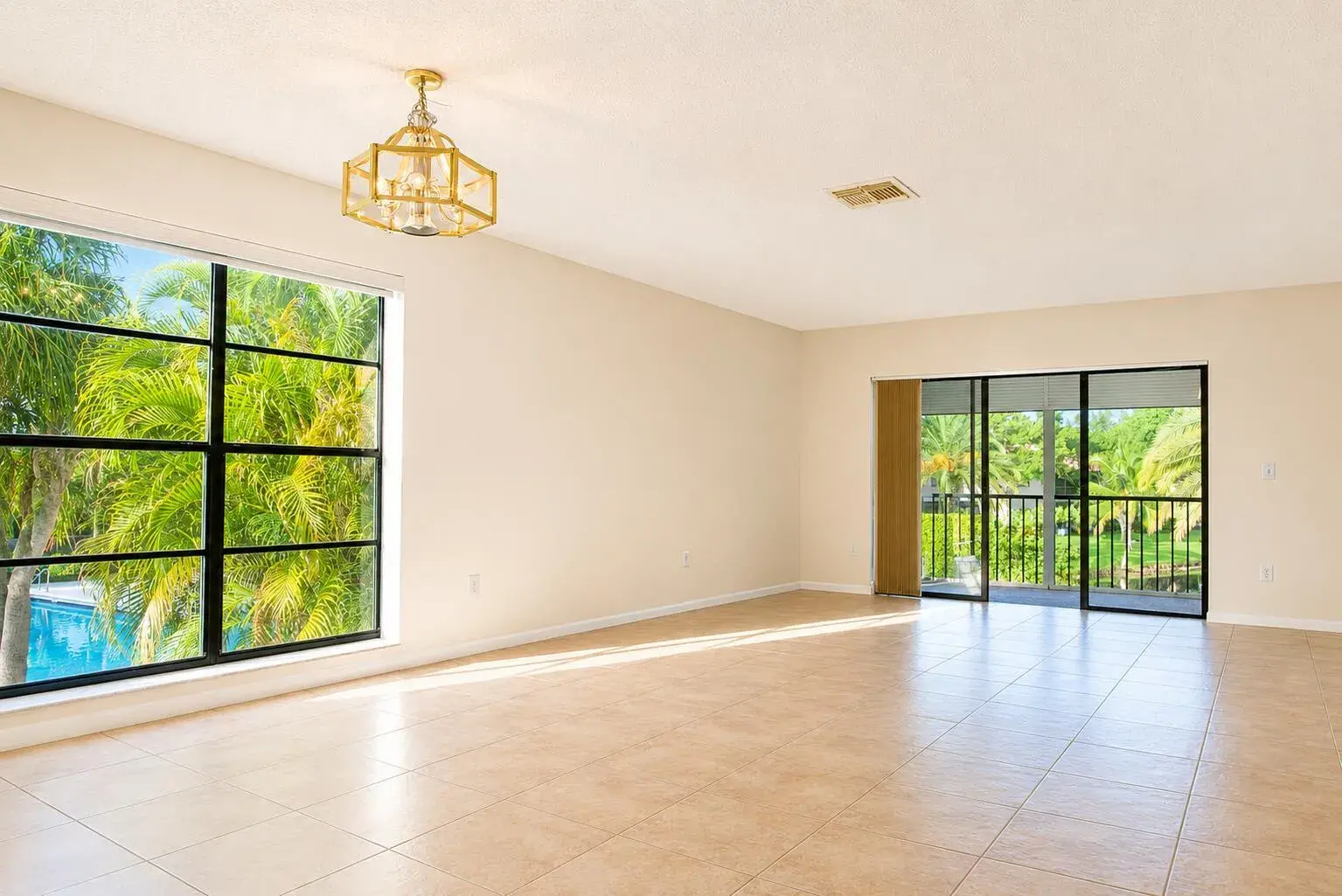 2 bedroom 2 bath Residential for sale at 9307 Vista Del Lago # 17B, Boca Raton FL 33428