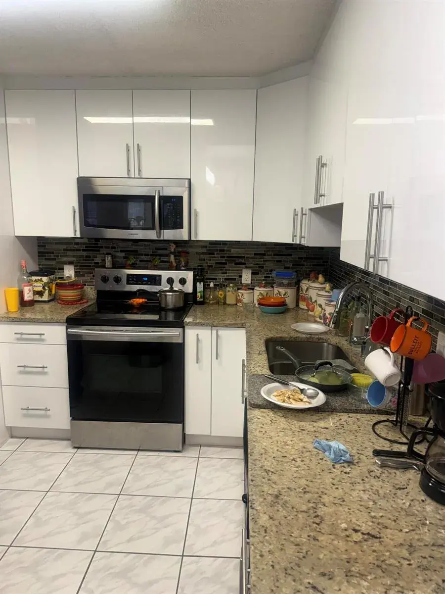 3526 LA PALMAS Court # 1, FL 33463