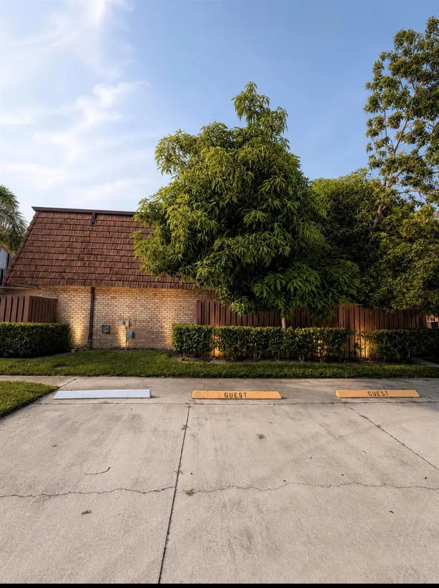 3 bedroom 3 bath Residential for sale at 1421 14TH Lane # D, FL 33463