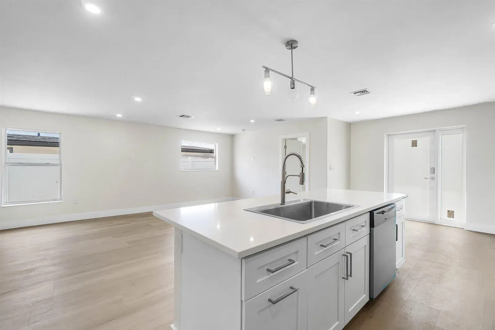 325 SW 8TH Avenue, Delray Beach FL 33444