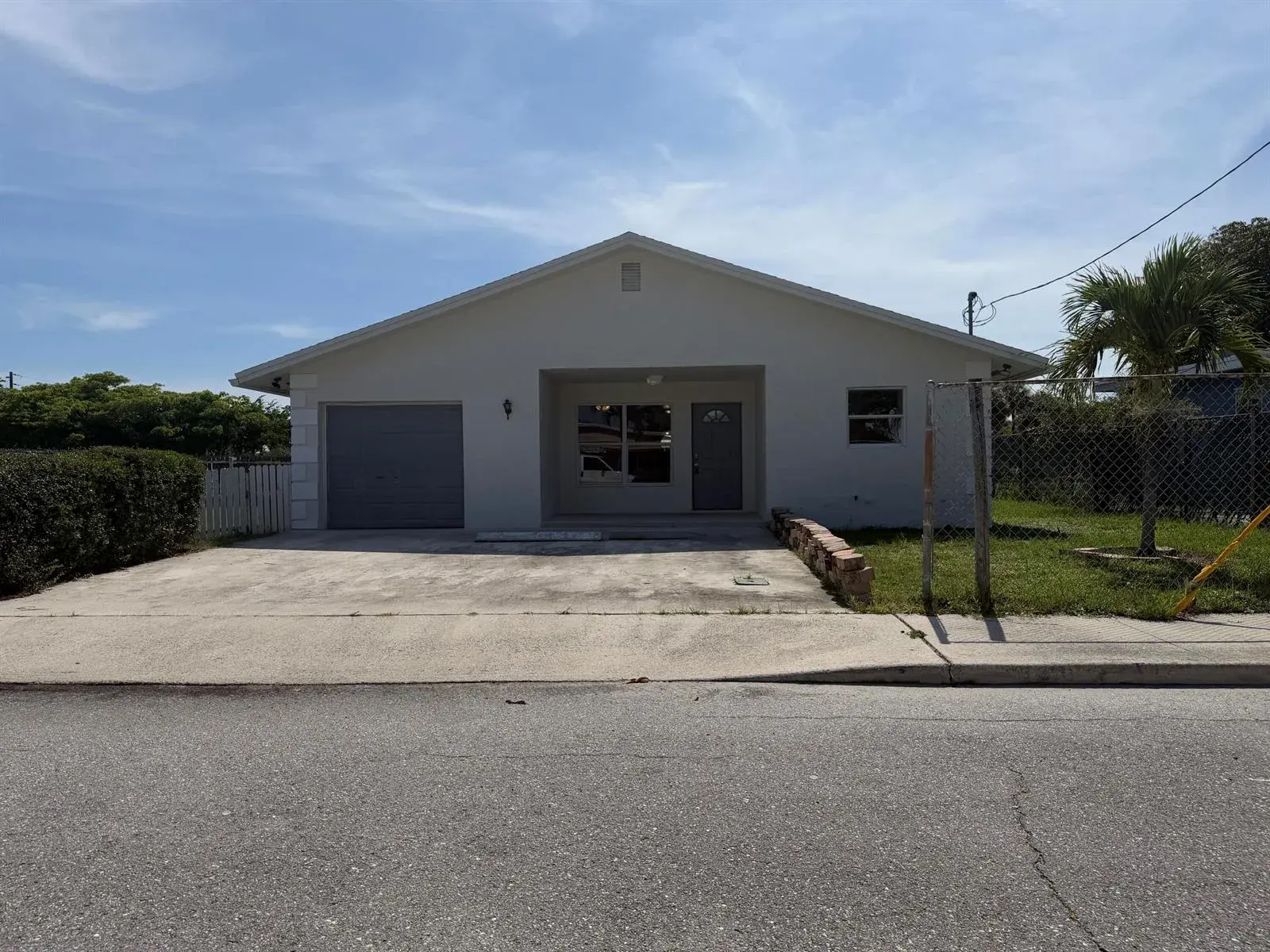 3 bedroom 2 bath Residential for sale at 1418 K, FL 33460