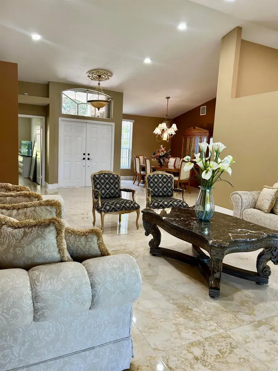 4175 AUGUSTA Avenue, Cooper City FL 33026