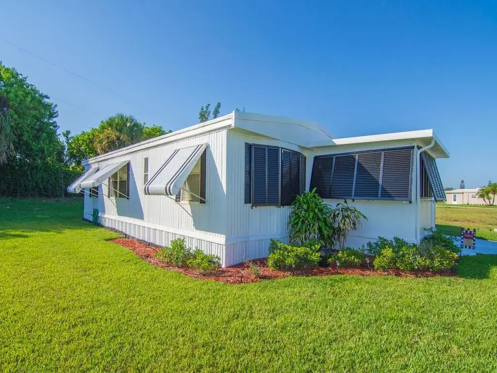 385 NE Jade Circle, Jensen Beach FL 34957