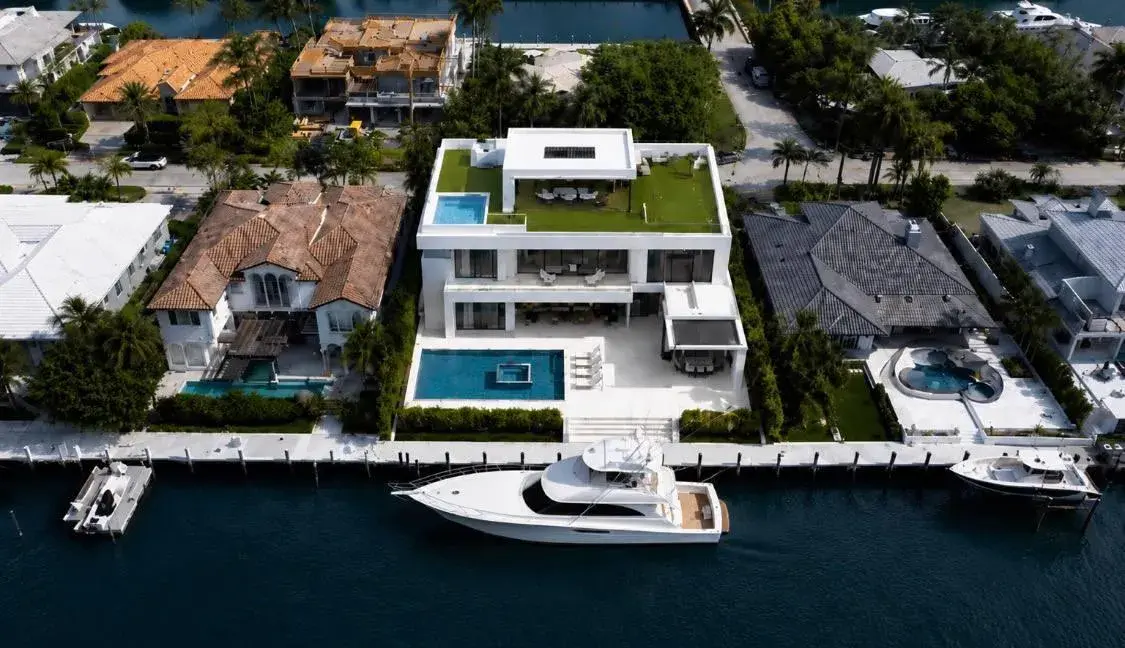6 bedroom 7 bath Residential for sale at 2542 LUCILLE Drive, Fort Lauderdale FL 33316