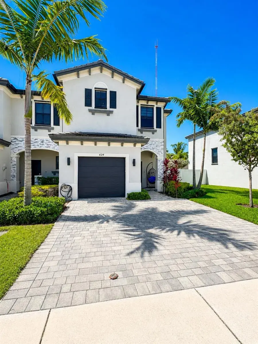 3 bedroom 2 bath Residential for sale at 424 NW 203RD Terrace, Miami Gardens FL 33169