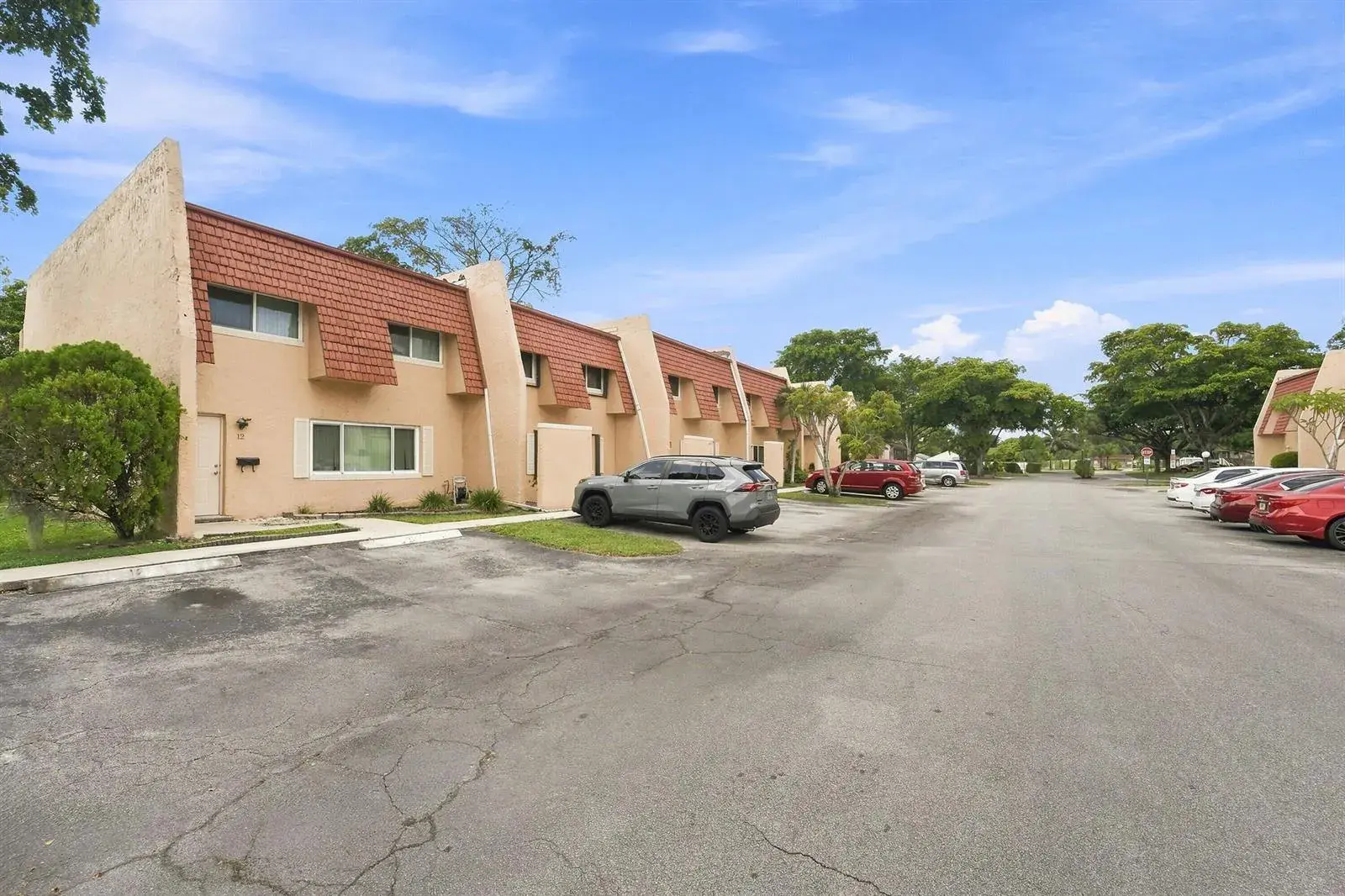 6 Spinning Wheel Lane, Tamarac FL 33319