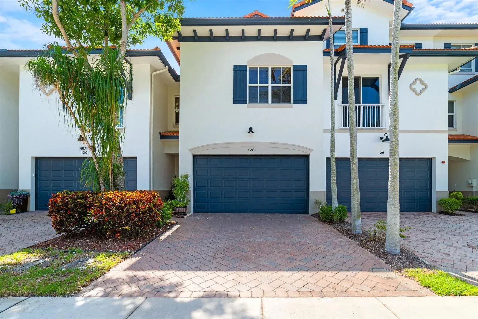 3 bedroom 2 bath Residential for sale at 128 W Prive Circle, Delray Beach FL 33445