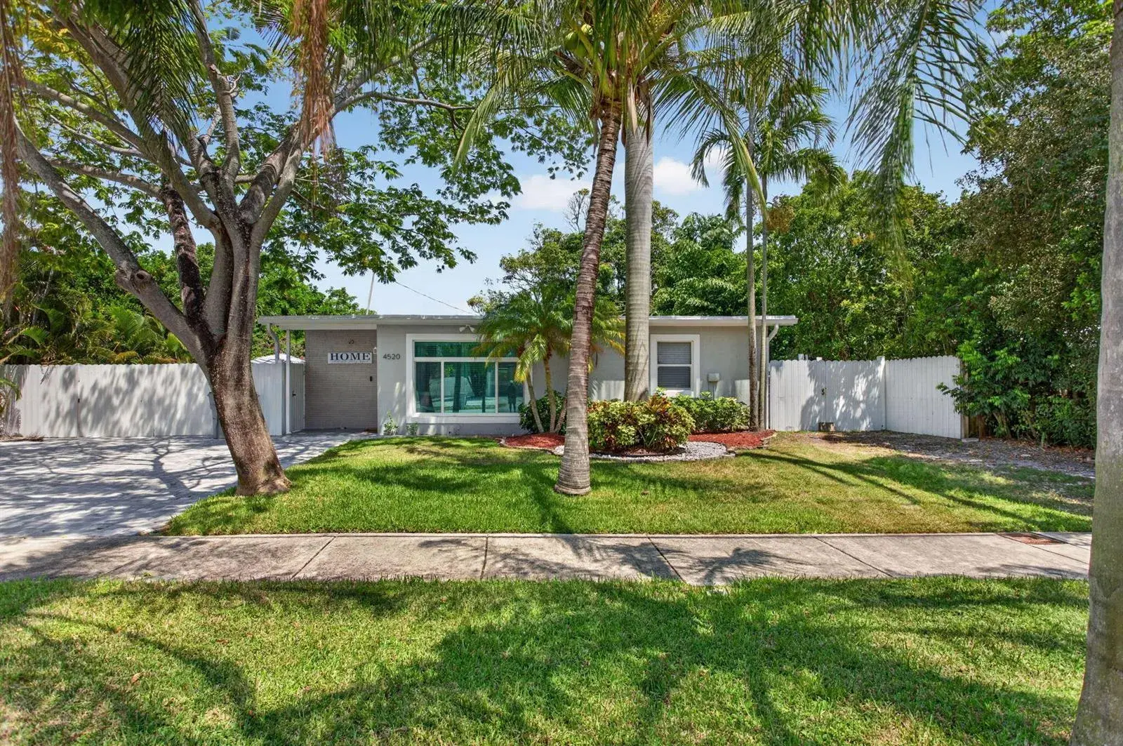 2 bedroom 1 bath Residential for sale at 4520 NE 15TH Avenue, Pompano Beach FL 33064