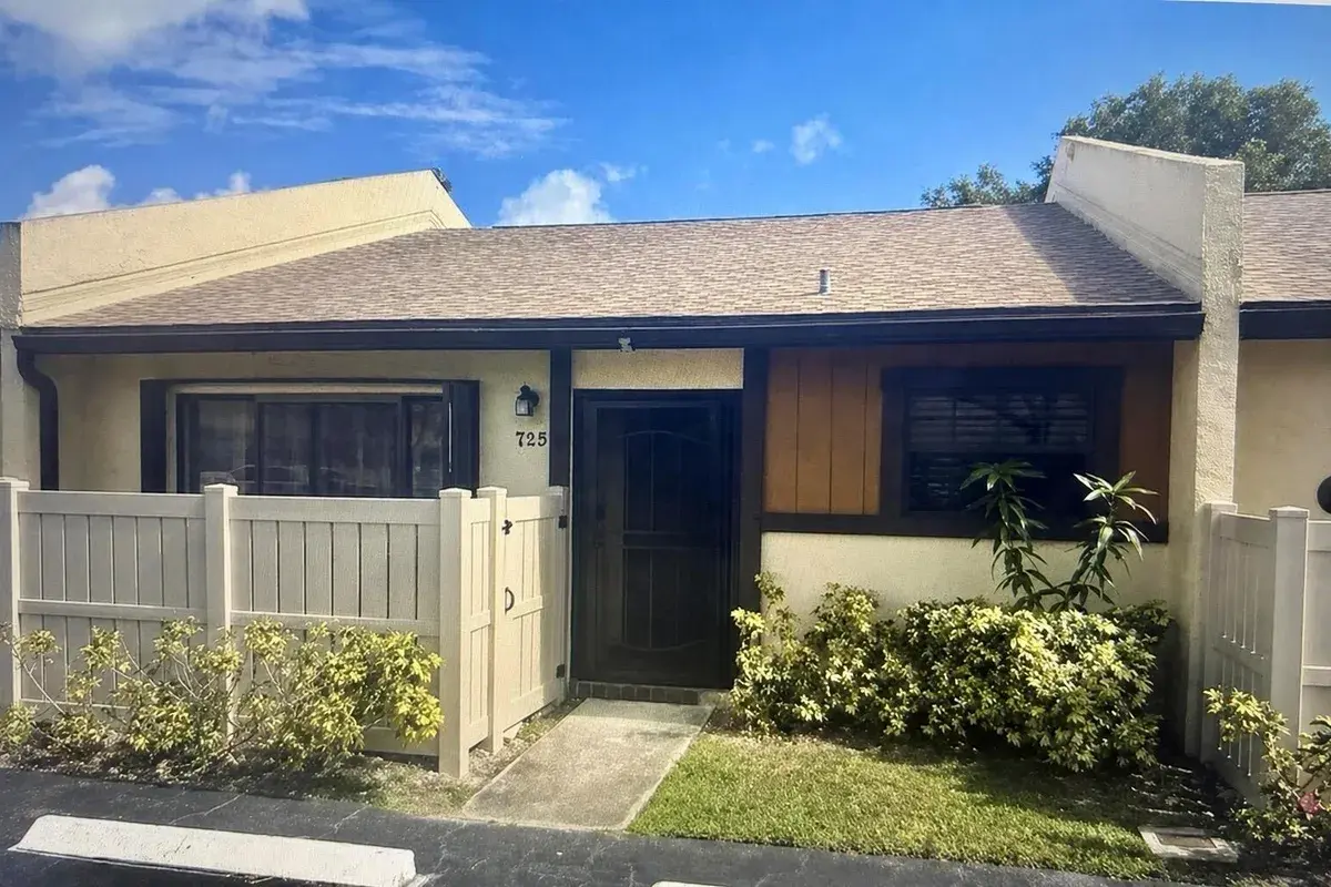 725 BANKS Road, Margate FL 33063