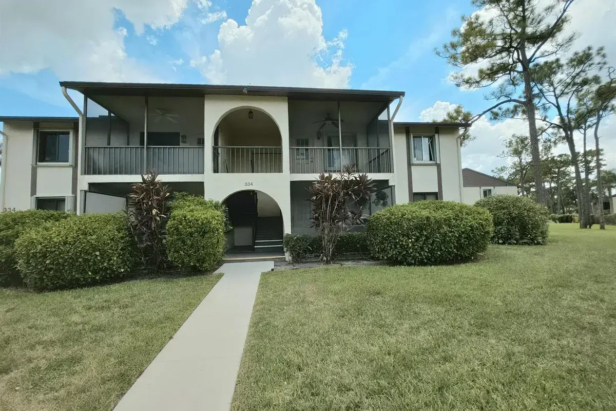 334 Knotty Pine Circle # 2, FL 33463