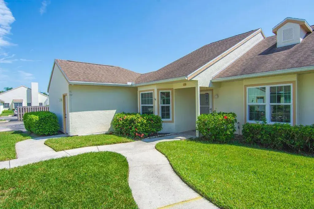 2 bedroom 2 bath Residential for sale at 1828 AYNSLEY Way # 1, Vero Beach FL 32966