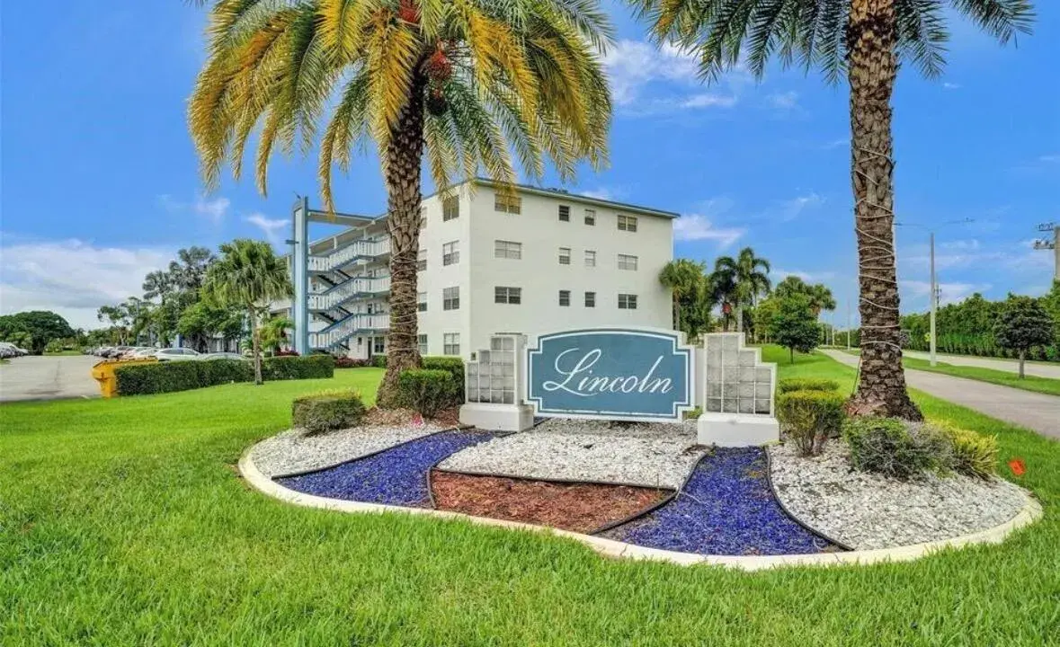 2 bedroom 2 bath Residential for sale at 3004 Lincoln A, Boca Raton FL 33434