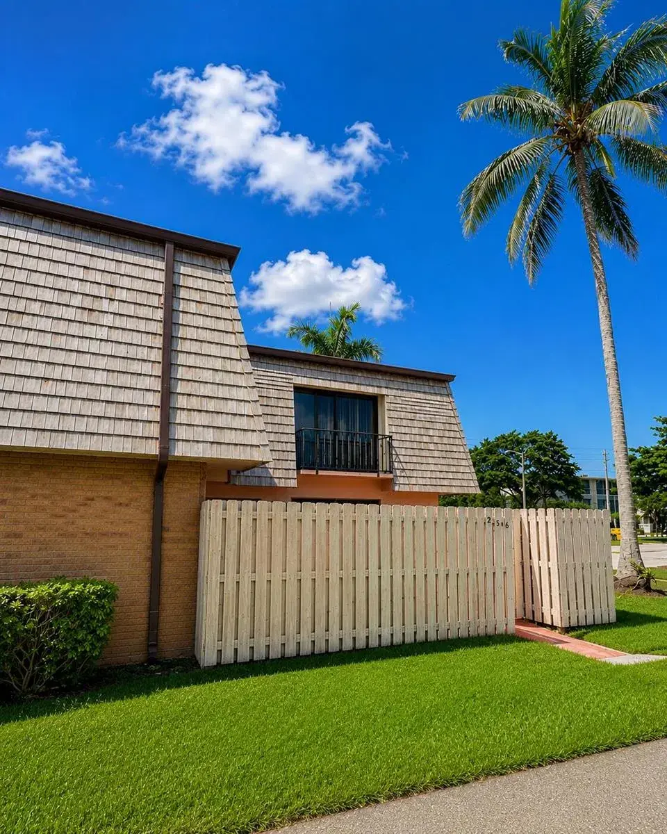 2 bedroom 2 bath Residential for sale at 256 Lake Arbor Drive, Palm Springs FL 33461