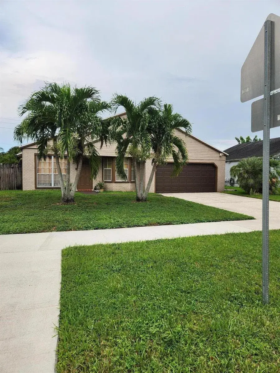 3 bedroom 2 bath Residential for sale at 1000 SW 133RD Terrace, Davie FL 33325