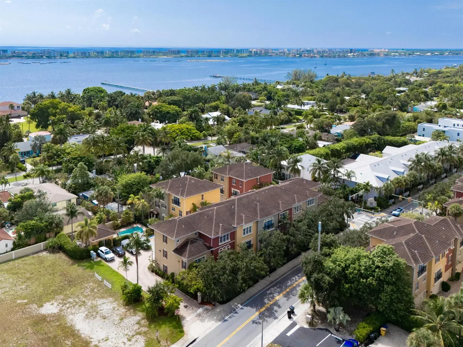 3 bedroom 3 bath Residential for sale at 530 S FEDERAL Highway # 2, FL 33460