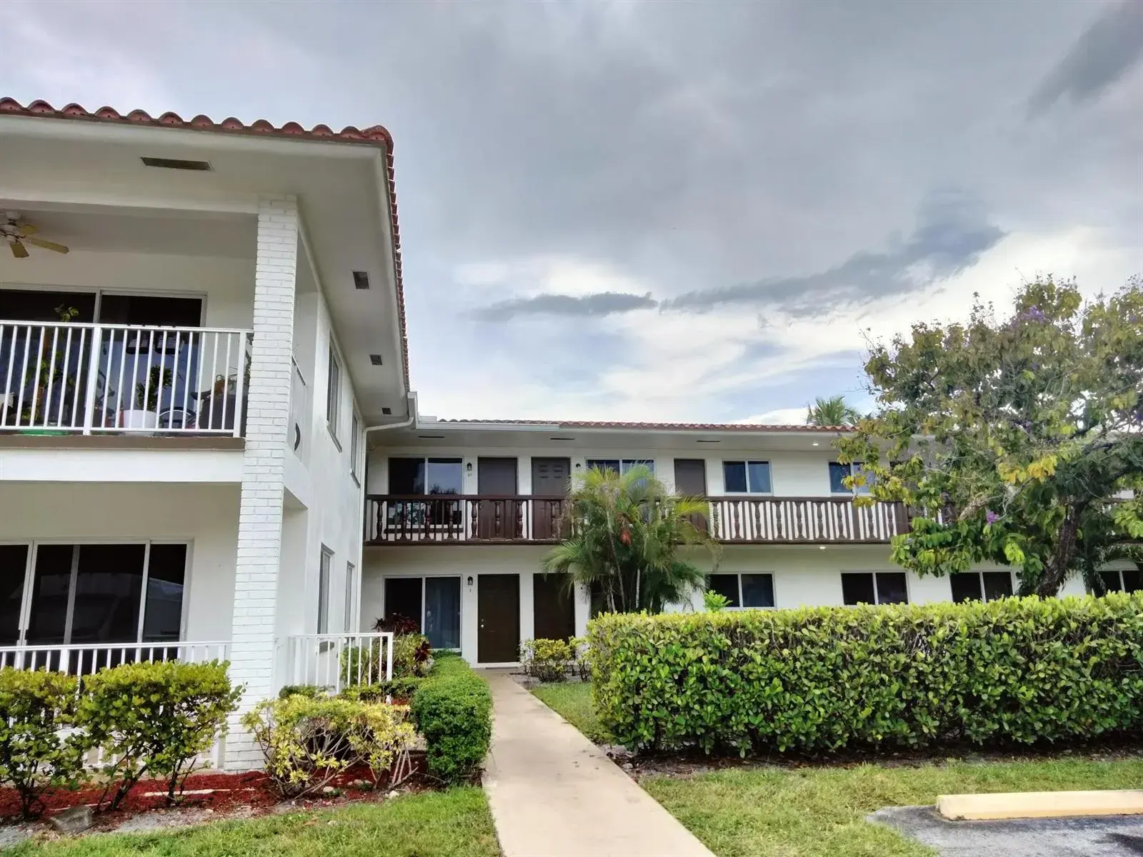 1 bedroom 1 bath Residential Lease for rent at 600 S Luna Court # 23, Hollywood FL 33021