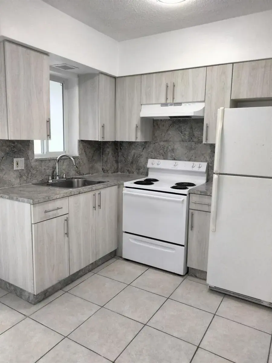 600 S Luna Court # 23, Hollywood FL 33021
