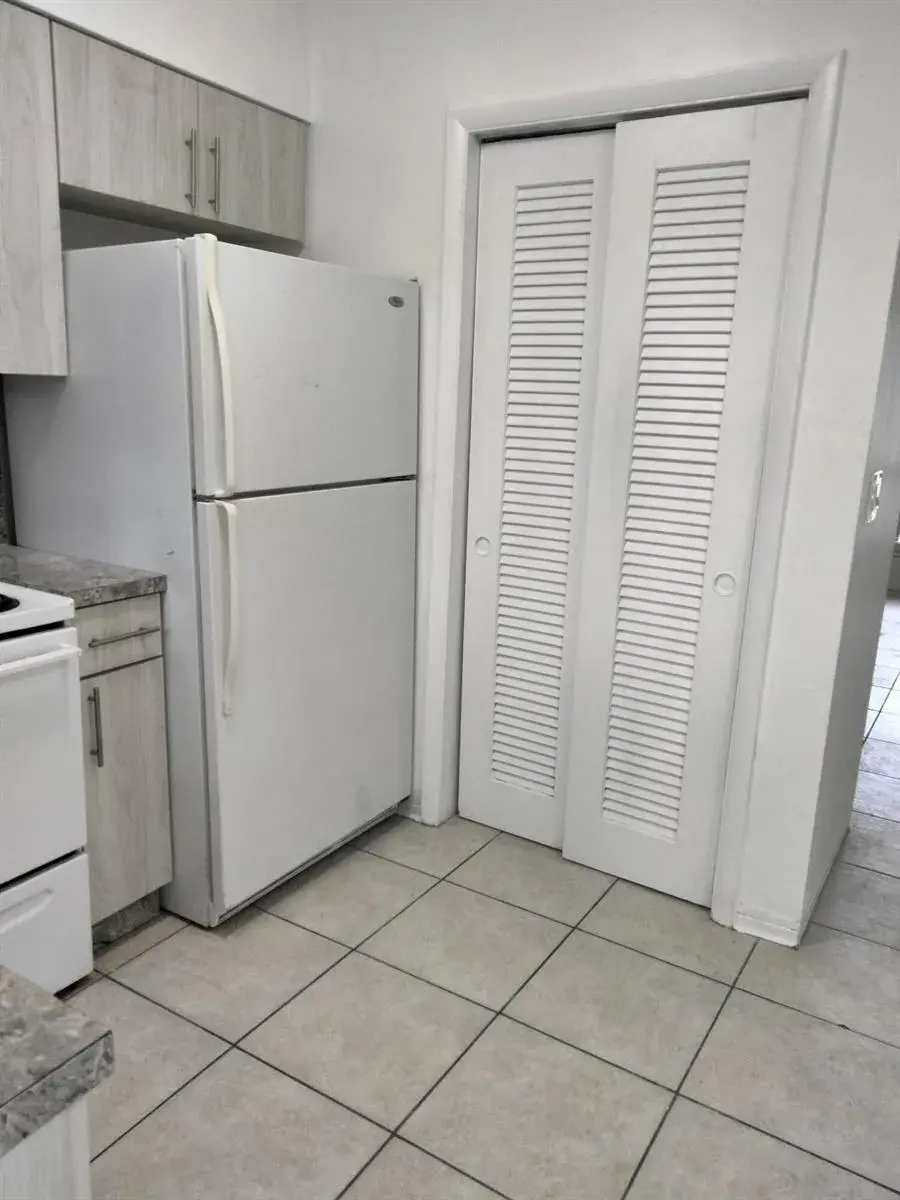 600 S Luna Court # 23, Hollywood FL 33021