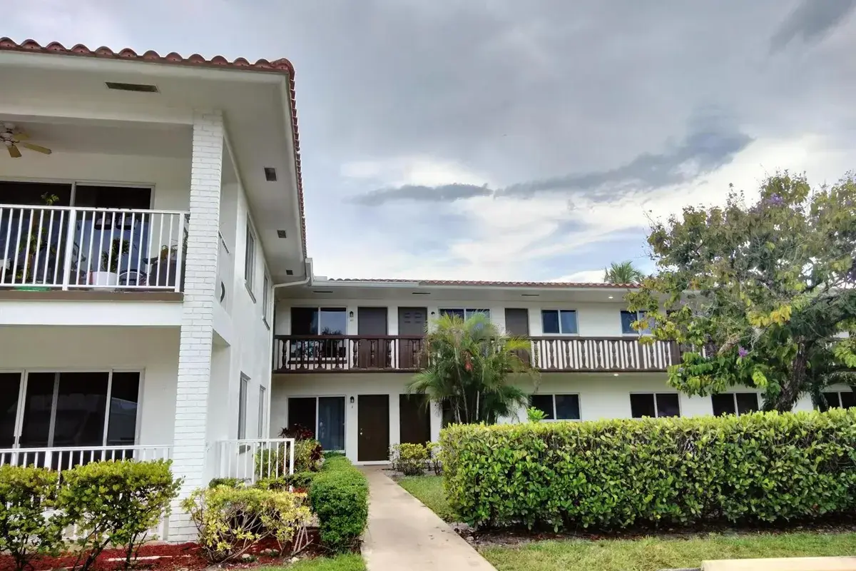 600 S Luna Court # 23, Hollywood FL 33021