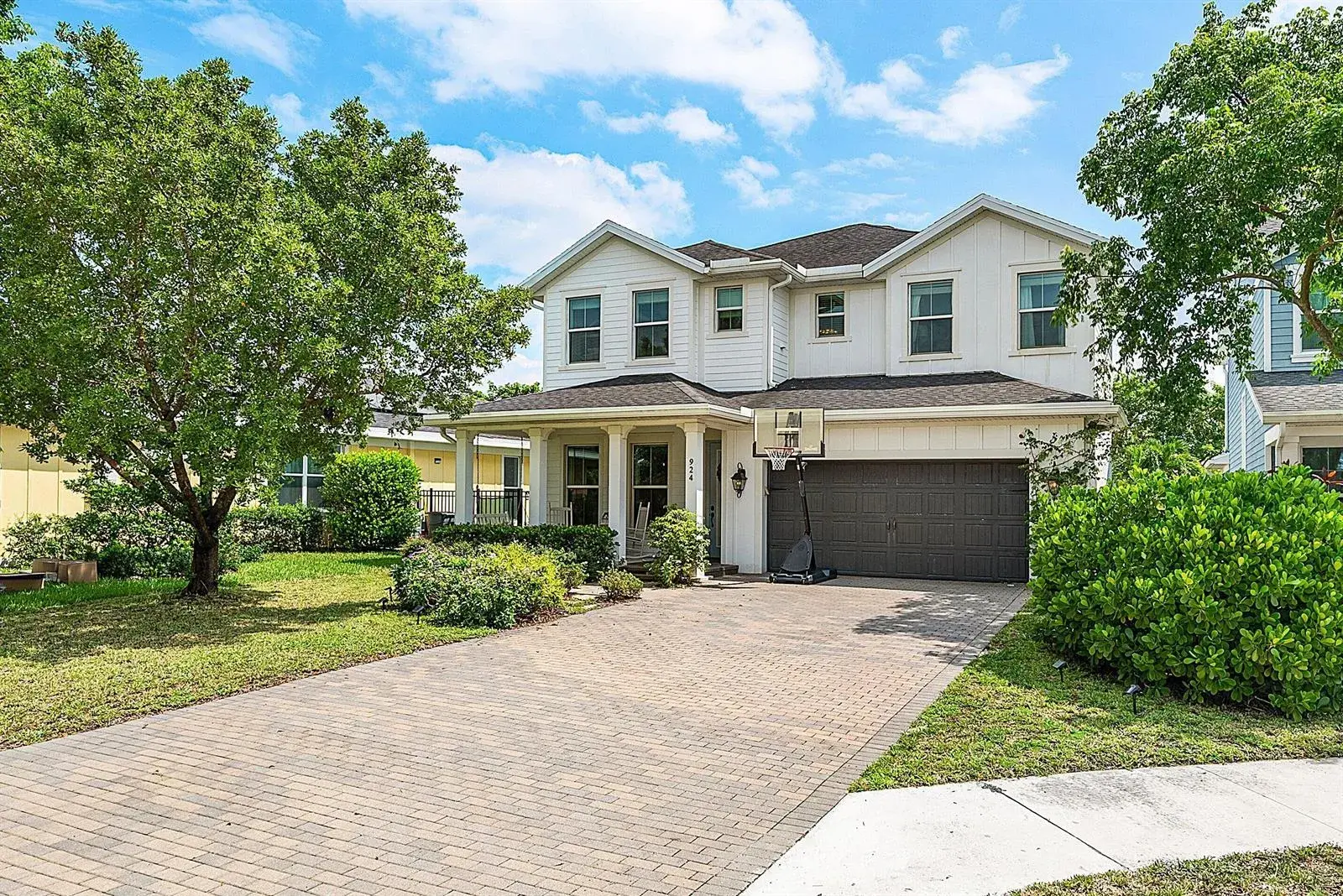 4 bedroom 2 bath Residential for sale at 924 DEER HAVEN Drive, FL 33470