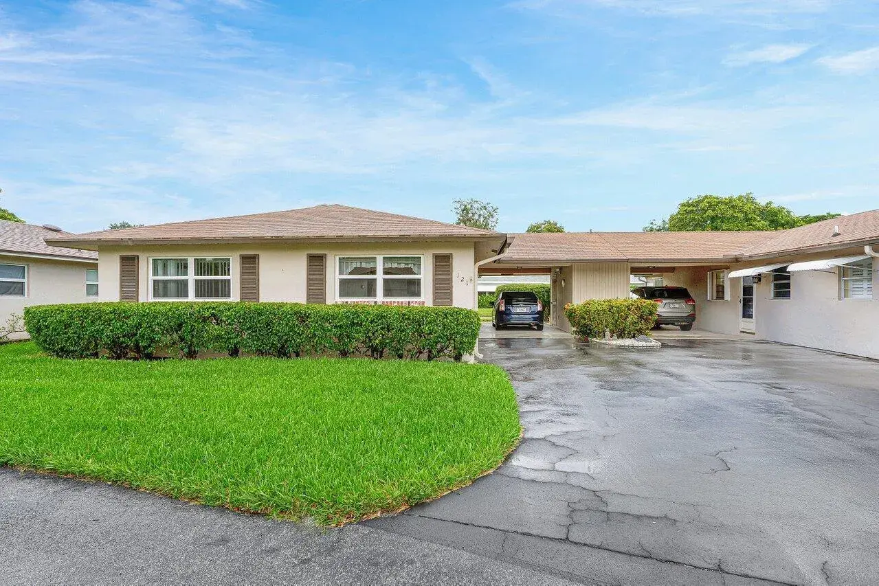 2 bedroom 2 bath Residential for sale at 121 MOCKINGBIRD Lane, Delray Beach FL 33445