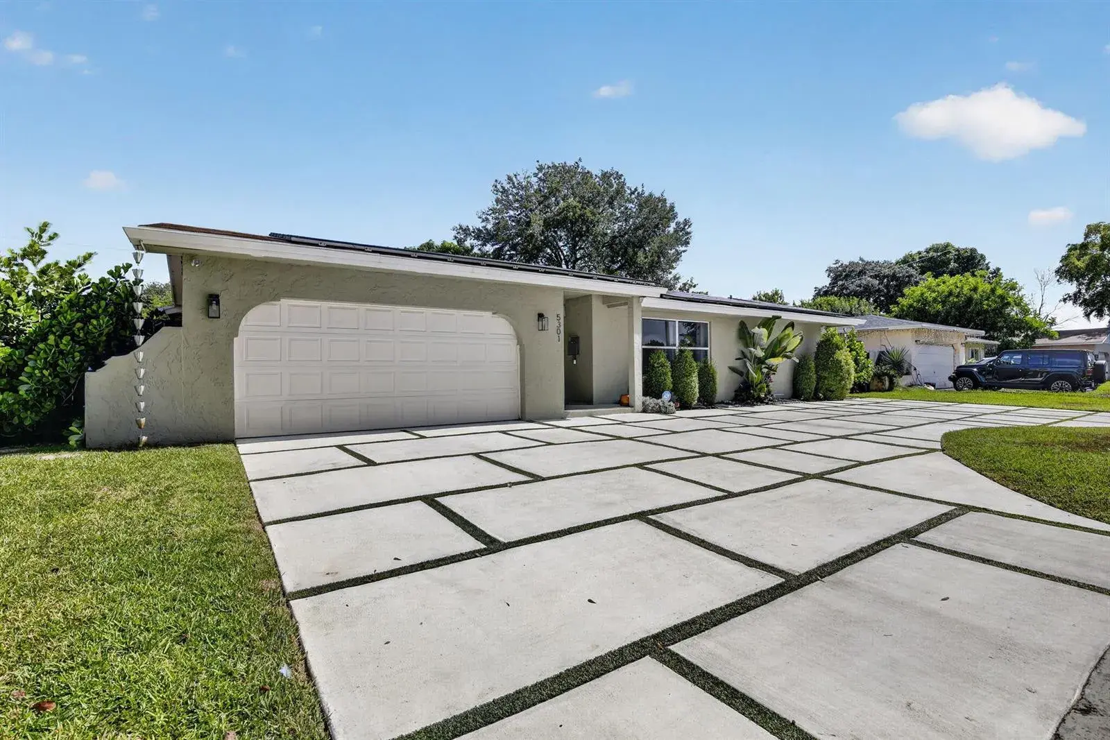 5301 SW 8TH Court, Plantation FL 33317