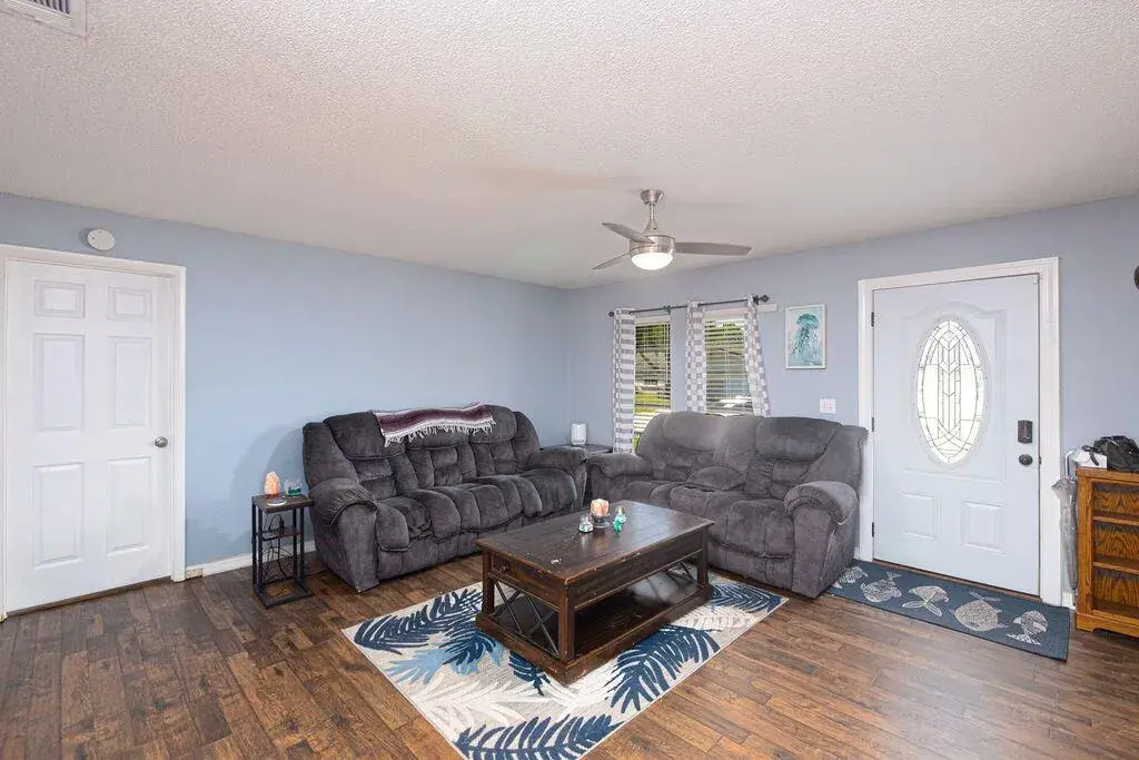 1337 SE ROANOKE Street, Port St. Lucie FL 34952