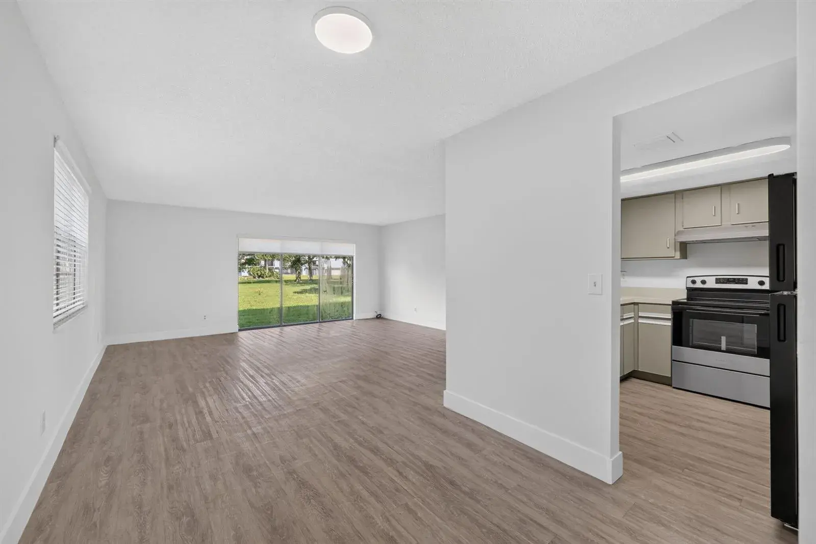 1 bedroom 1 bath Residential for sale at 2517 S 17TH Street # 103, Fort Pierce FL 34982