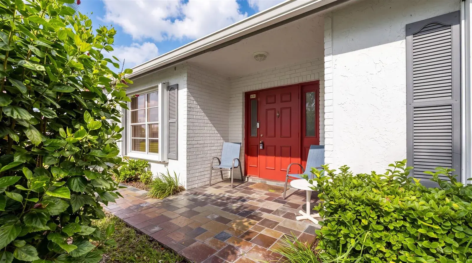 2 bedroom 2 bath Residential for sale at 6127 RAINBOW Circle, FL 33463