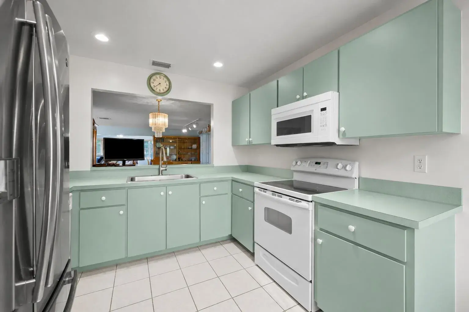 6127 RAINBOW Circle, FL 33463