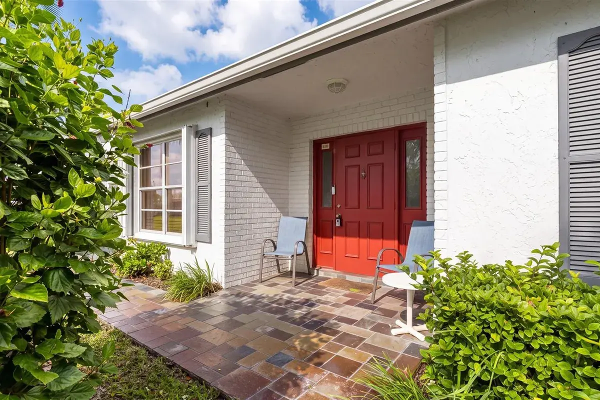 6127 RAINBOW Circle, FL 33463