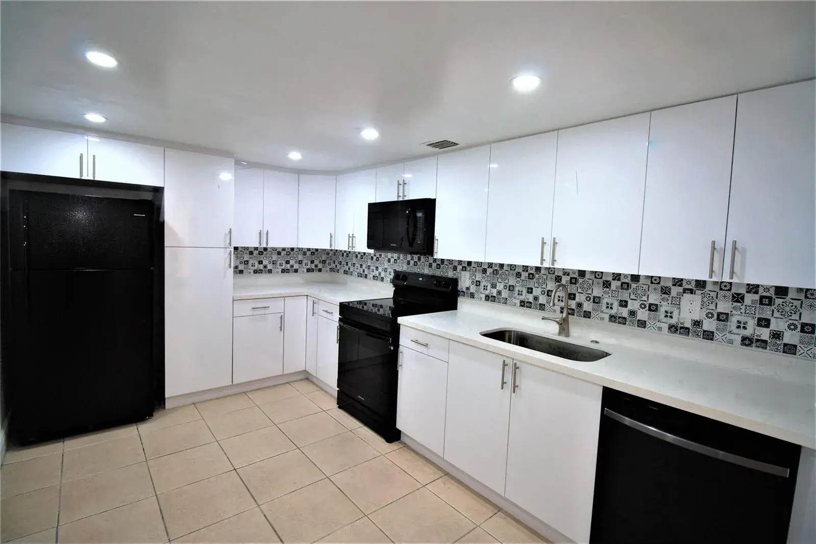 1 bedroom 1 bath Residential for sale at 7000 NW 186TH Street # 217, Hialeah FL 33015