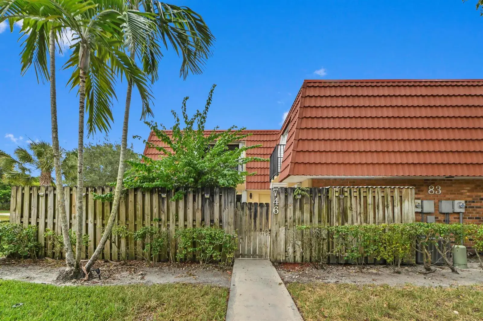 2 bedroom 2 bath Residential for sale at 746 NW 98th Way, Plantation FL 33324