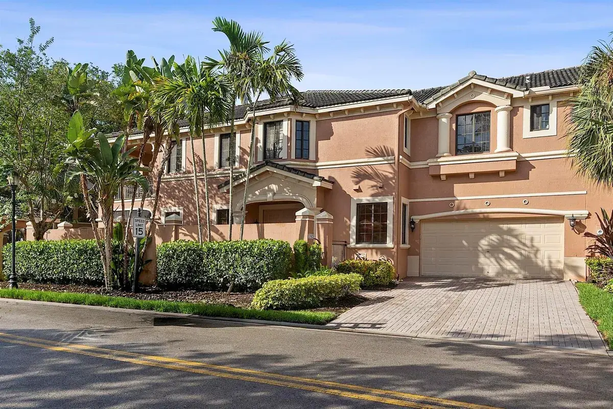2742 Kinsington Circle, Weston FL 33332