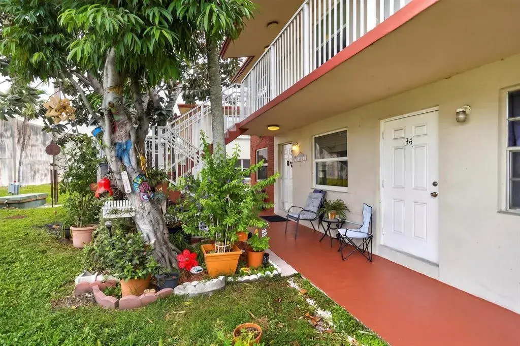 2 bedroom 1 bath Residential for sale at 2918 FUNSTON Street # 35b, Hollywood FL 33020
