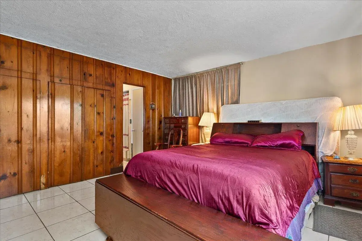 1740 11th Avenue N, FL 33460