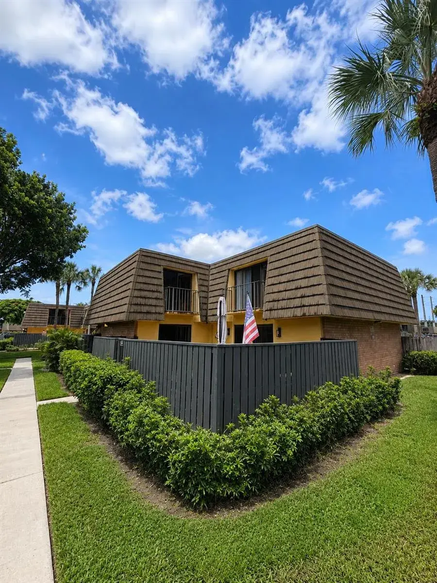 2 bedroom 2 bath Residential for sale at 4207 42ND Way, West Palm Beach FL 33407