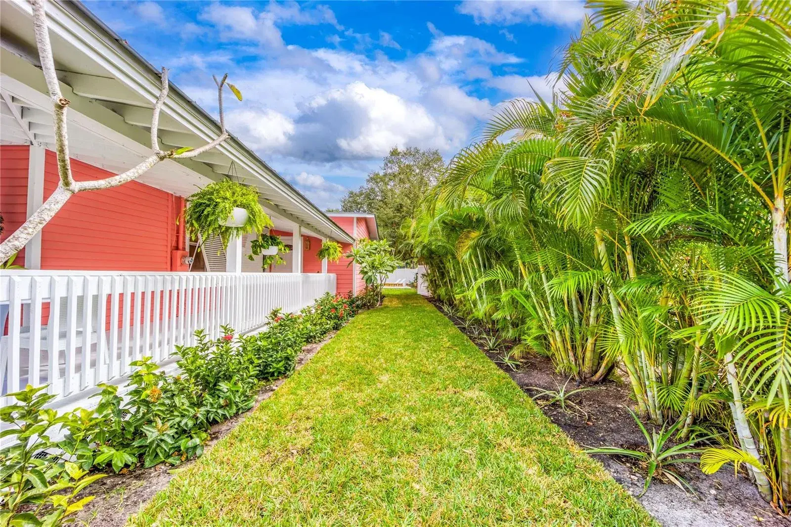 645 SW CLEVELAND Avenue, Stuart FL 34994