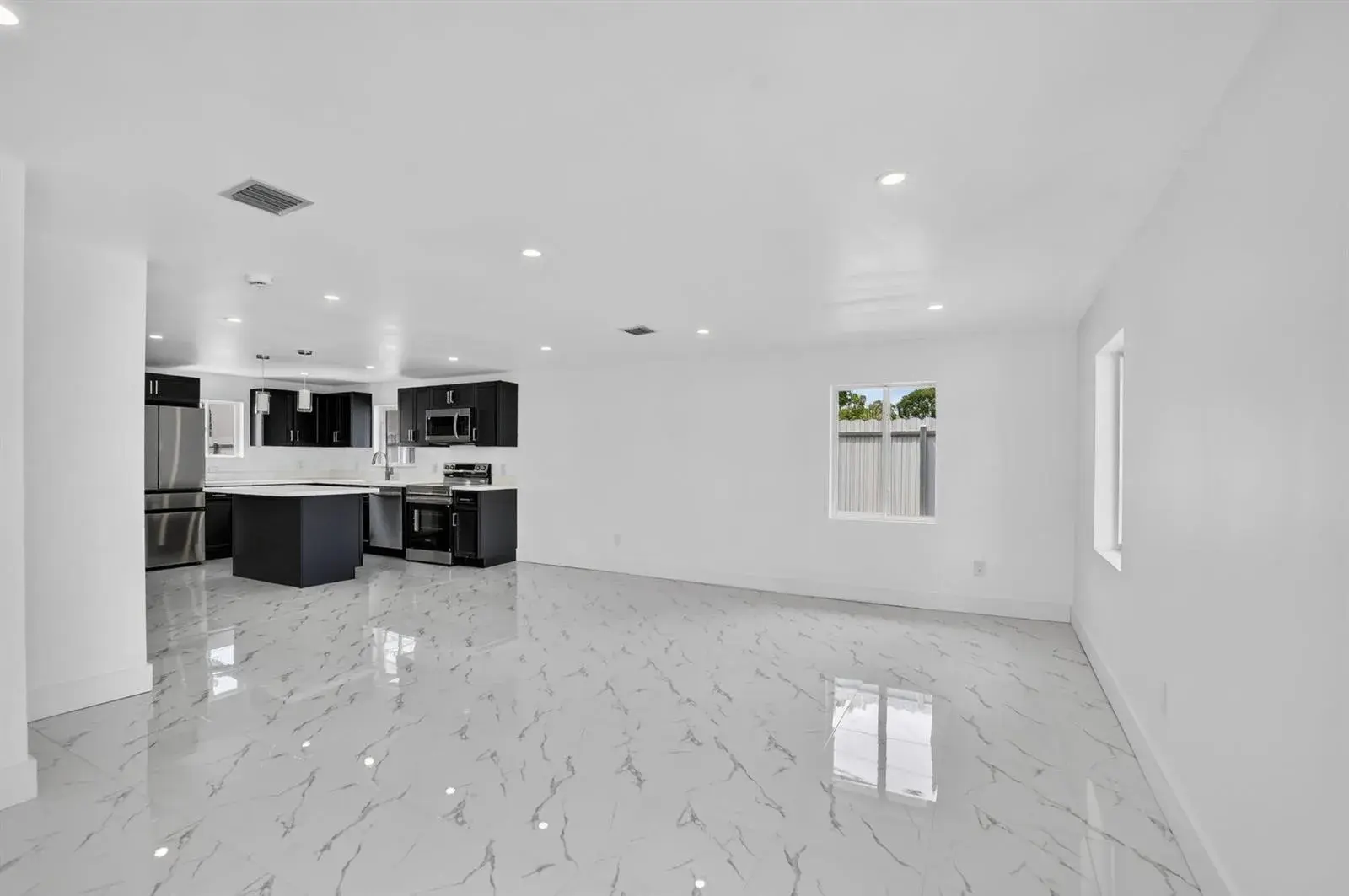 182 SW 6 Street, Deerfield Beach FL 33441