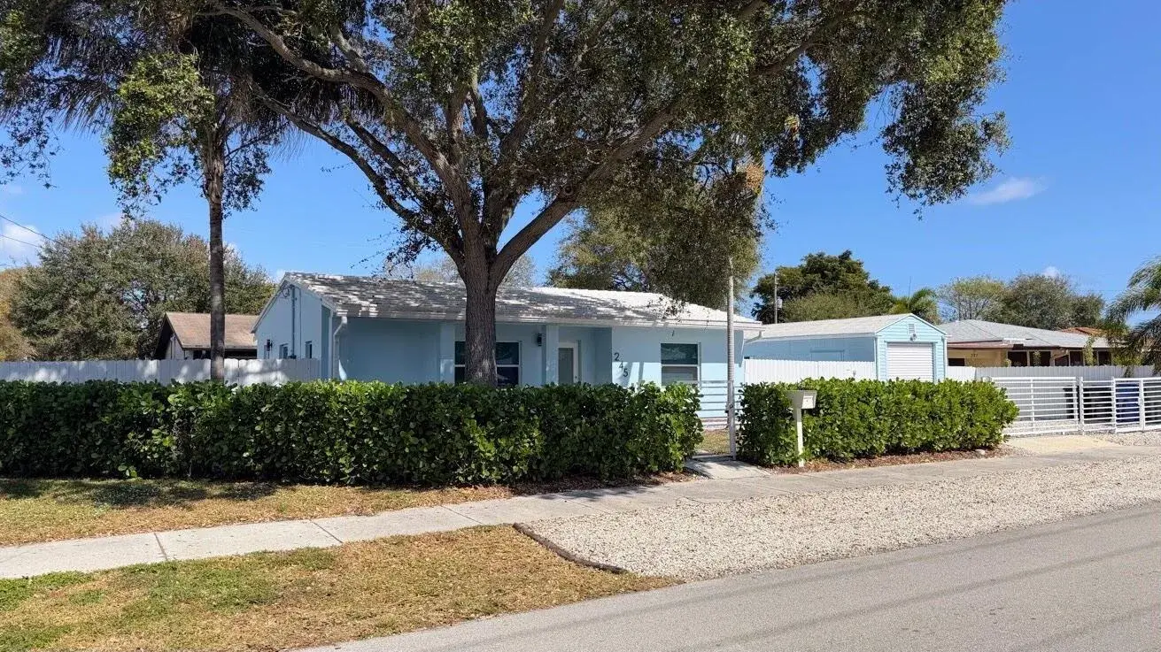 2 bedroom 2 bath Residential for sale at 245 SW 20TH Street, Fort Lauderdale FL 33315
