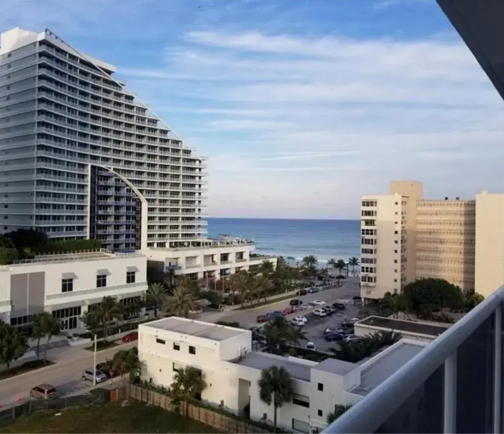 1 bedroom 1 bath Residential Lease for rent at 336 N BIRCH Road # 10C, Fort Lauderdale FL 33304