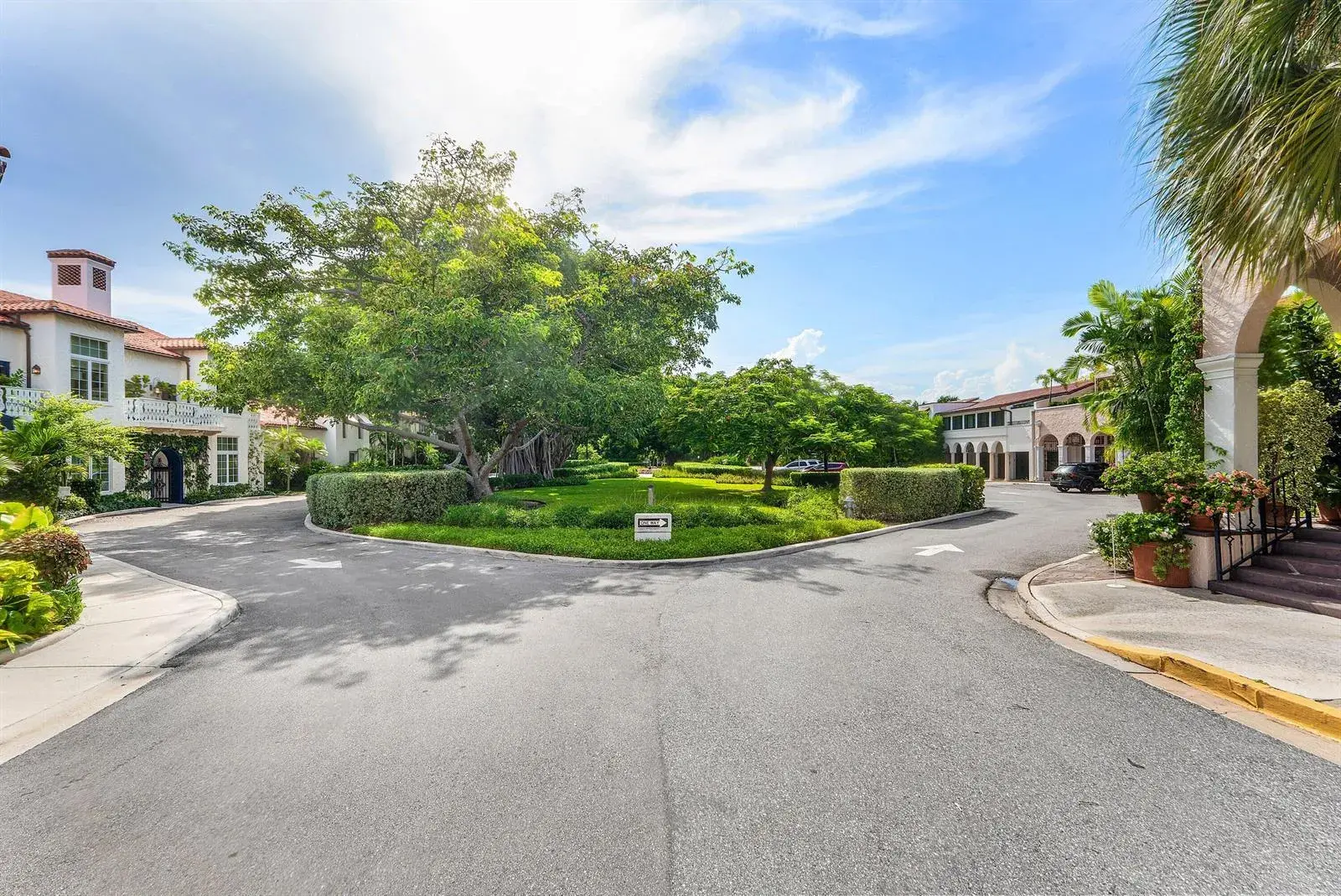 1 bedroom 2 bath Residential for sale at 215 PHIPPS Plaza # 2, Palm Beach FL 33480