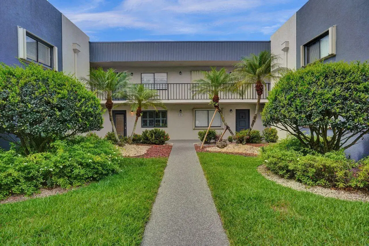 2 bedroom 2 bath Residential for sale at 15036 Ashland Lane # 70, Delray Beach FL 33484