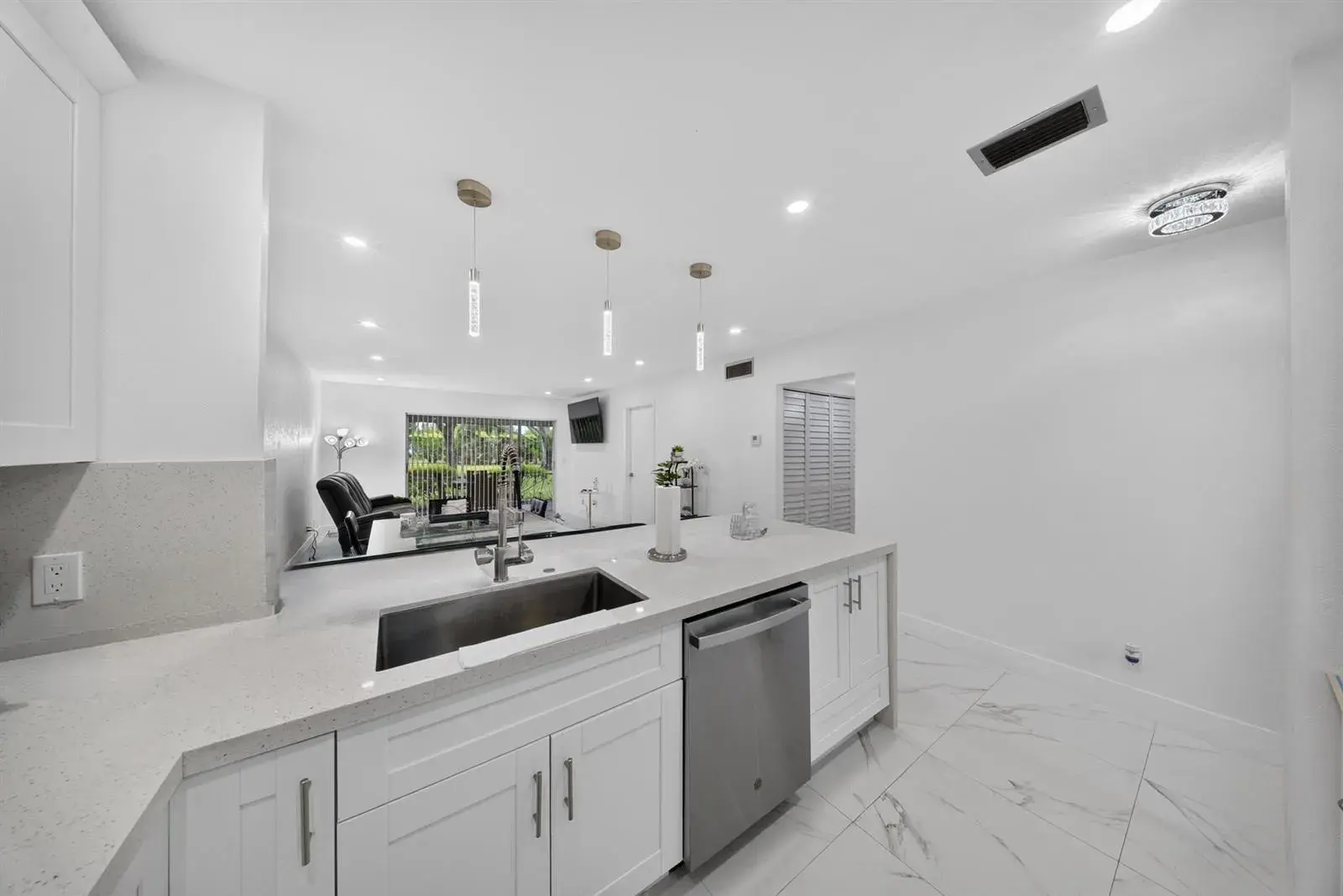 2 bedroom 2 bath Residential for sale at 265 CAPE COD Circle, Lake Worth FL 33467