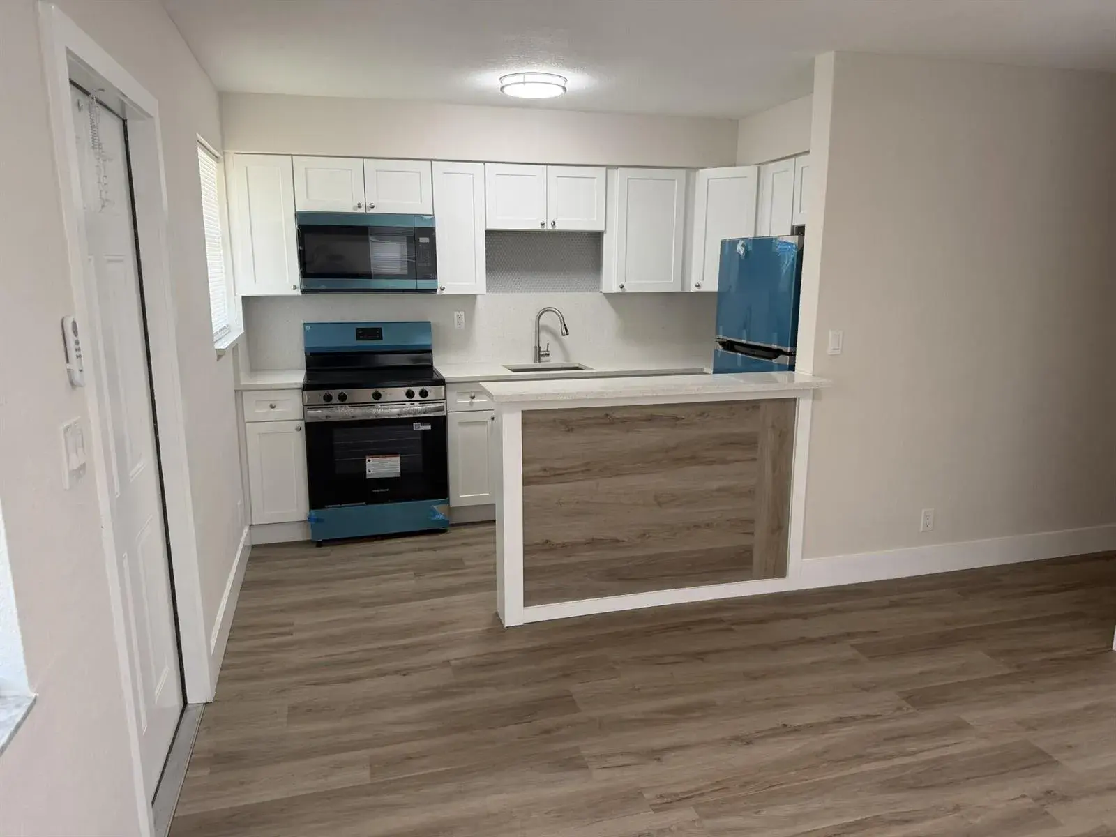 2 bedroom 1 bath Residential Lease for rent at 2723 Griffin Road # 1, Fort Lauderdale FL 33312