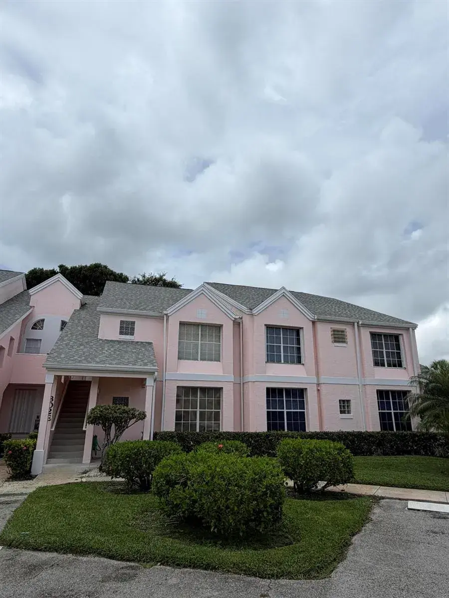 2 bedroom 2 bath Residential for sale at 302 Muirfield Court, Jupiter FL 33458