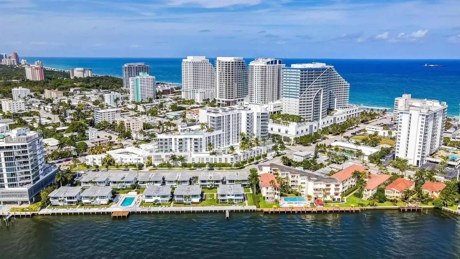 1 bedroom 1 bath Residential Lease for rent at 401 N BIRCH Road # 510, Fort Lauderdale FL 33304