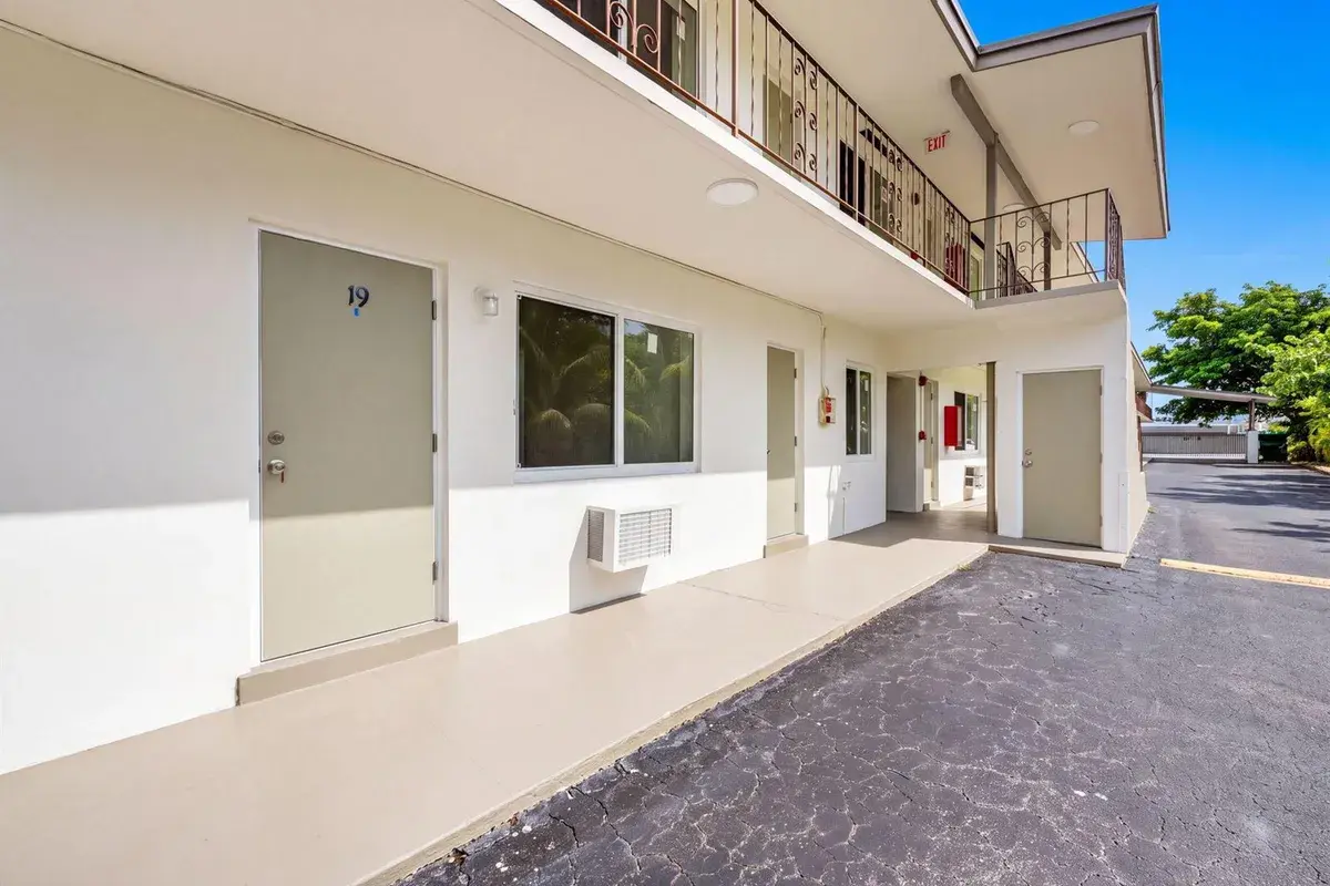 60 NW 79TH Street # 19, Miami FL 33150