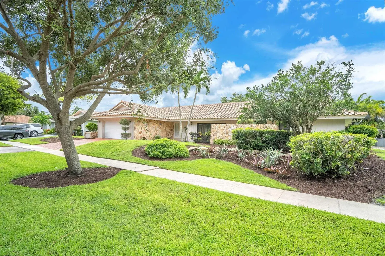 5 bedroom 3 bath Residential for sale at 6878 Entrada Place # 6878, Boca Raton FL 33433